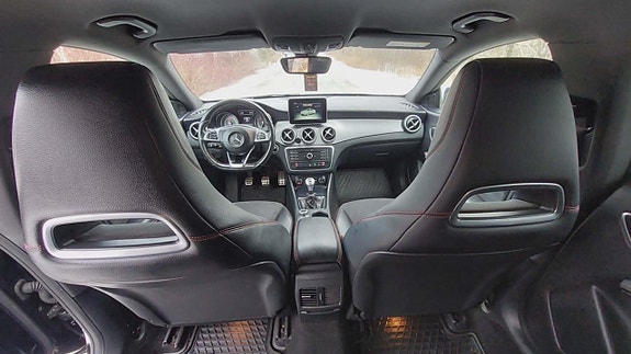Mercedes-Benz CLA180 10 of 17