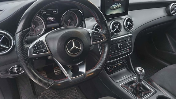 Mercedes-Benz CLA180 9 of 17