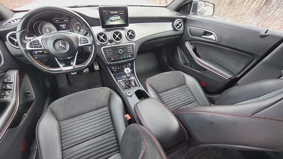 Mercedes-Benz CLA180 12 of 17
