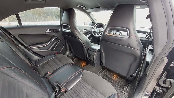 Mercedes-Benz CLA180 14 of 17