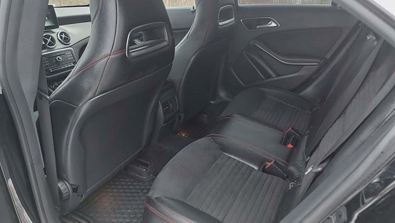 Mercedes-Benz CLA180 13 of 17
