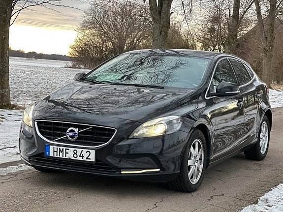 Volvo V40 2 of 14