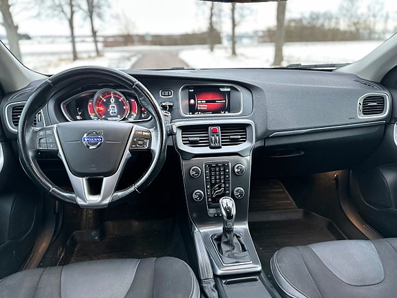 Volvo V40 9 of 14