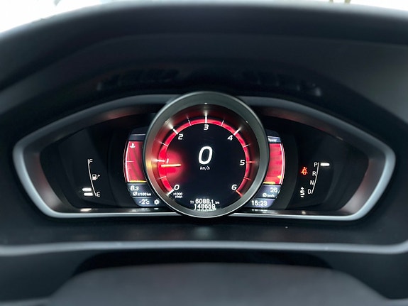 Volvo V40 13 of 14
