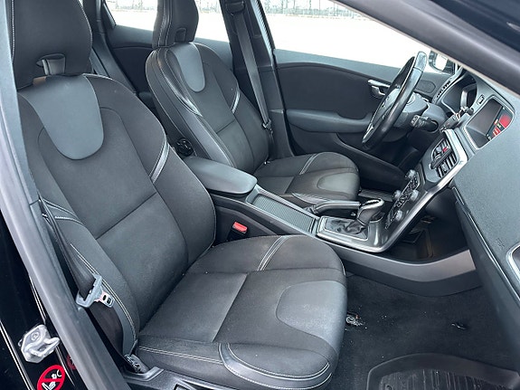 Volvo V40 11 of 14