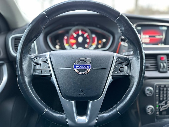 Volvo V40 12 of 14
