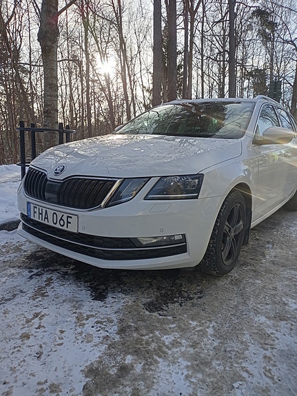 Skoda Octavia 2 of 5