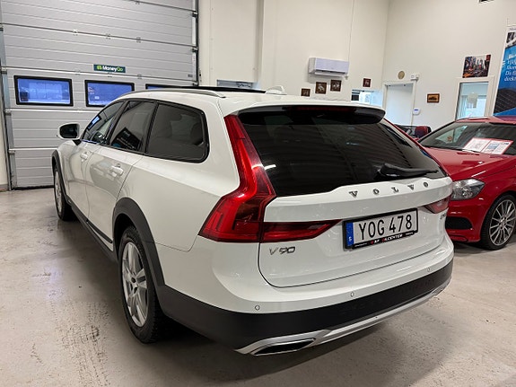 Volvo V90 Cross Country 3 of 5