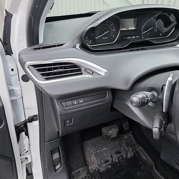 Peugeot 2008 5 of 9