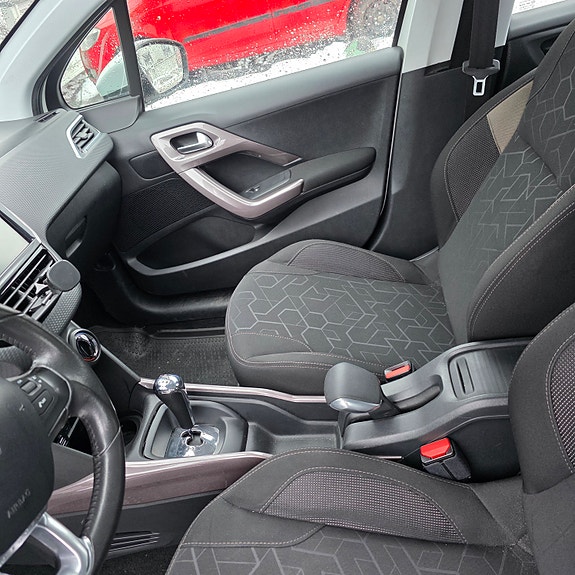 Peugeot 2008 6 of 9