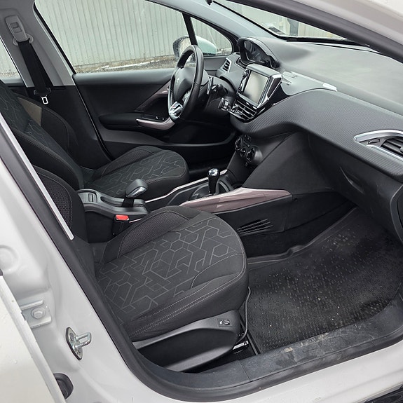 Peugeot 2008 7 of 9