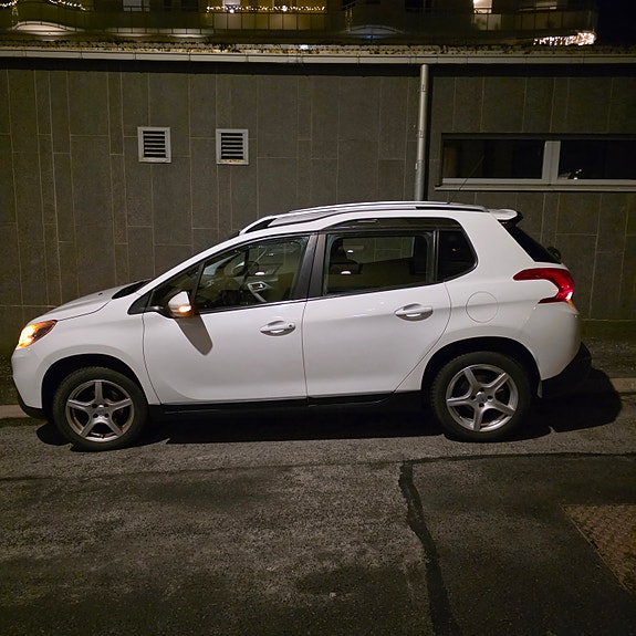 Peugeot 2008 2 of 9