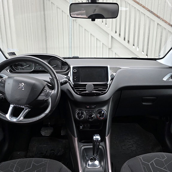 Peugeot 2008 4 of 9