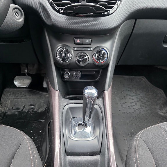 Peugeot 2008 3 of 9