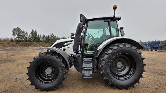 Valtra N154E HiTech / Frontlyft / 3584 timmar