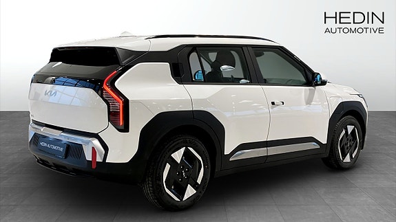 Kia EV3 8 of 12