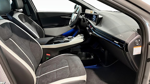 Kia EV6 8 of 13