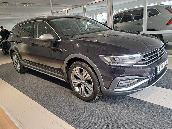 Volkswagen Passat Alltrack 3 of 5