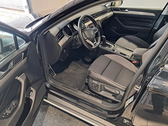 Volkswagen Passat Alltrack 2 of 5