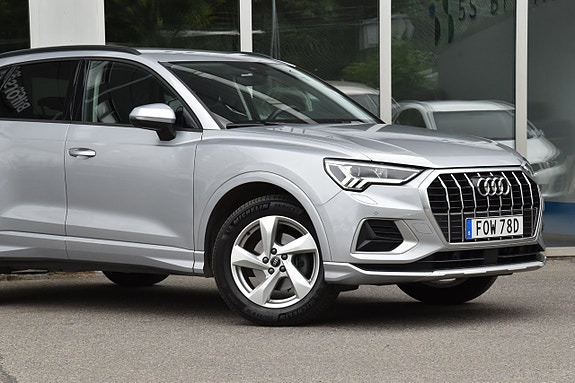 Audi Q3 3 of 5