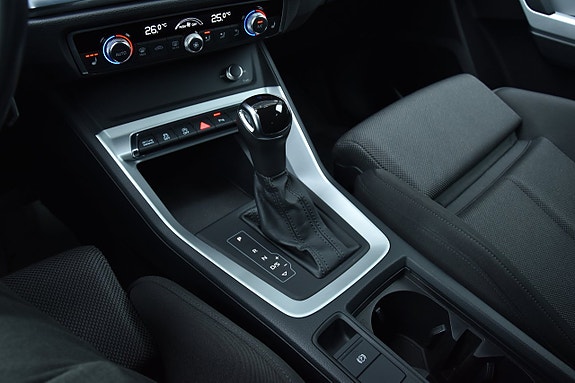 Audi Q3 16 of 29