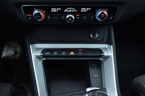 Audi Q3 17 of 29