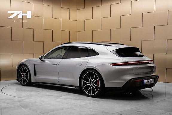 Porsche Taycan 3 of 5