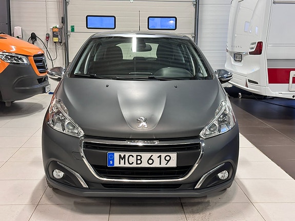 Peugeot 208 3 of 5