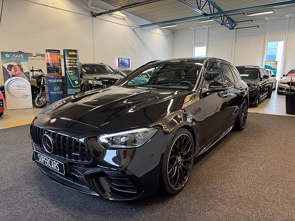 Mercedes-Benz C63 3 of 5