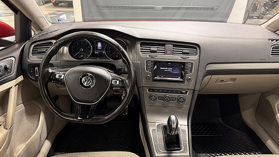 Volkswagen Golf VII 9 of 14