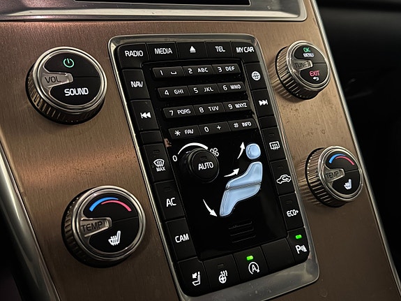 Volvo XC60 16 of 21