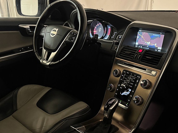 Volvo XC60 13 of 21