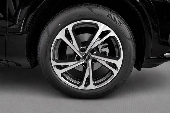 Audi Q6 e-tron 5 of 5