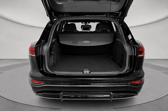 Audi Q6 e-tron 4 of 5