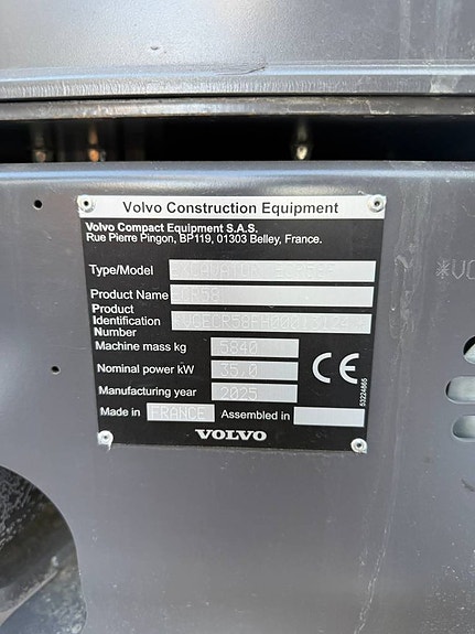 VOLVO ECR58F (2025) — som ny, bara 189 h — komplett rototilt 7 of 12