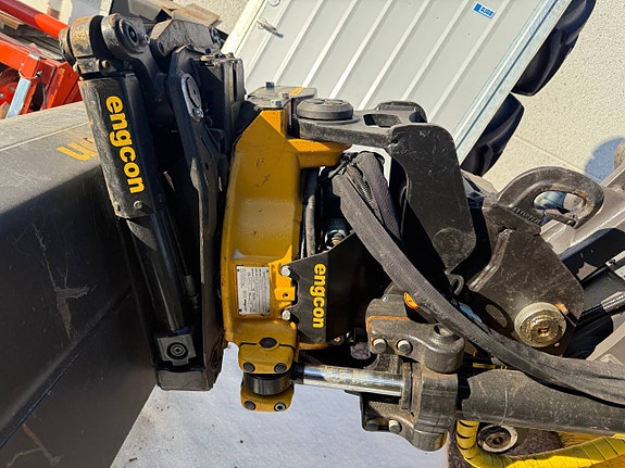 VOLVO ECR58F (2025) — som ny, bara 189 h — komplett rototilt 6 of 12
