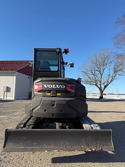 VOLVO ECR58F (2025) — som ny, bara 189 h — komplett rototilt 4 of 12