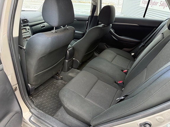 Toyota Avensis 12 of 13