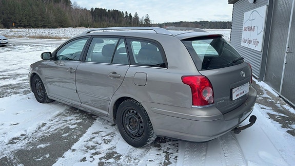 Toyota Avensis 10 of 13