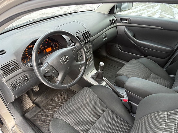 Toyota Avensis 13 of 13