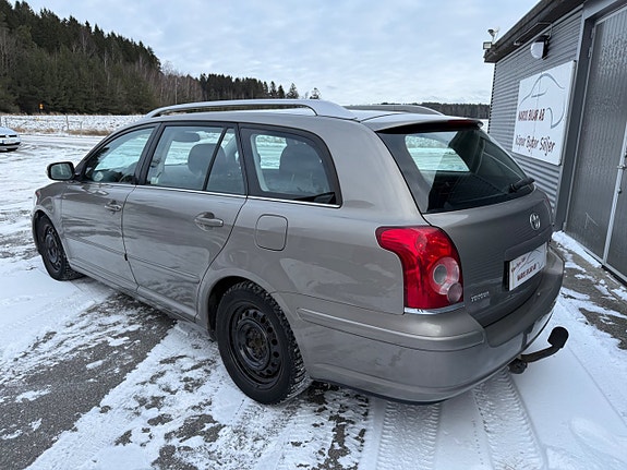 Toyota Avensis 3 of 5