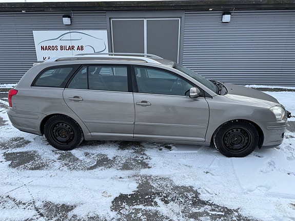 Toyota Avensis 7 of 13