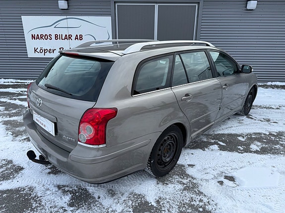 Toyota Avensis 8 of 13