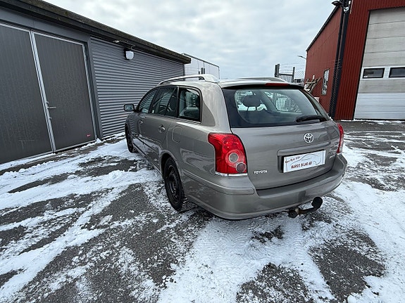 Toyota Avensis 9 of 13