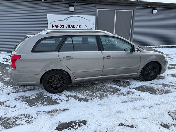 Toyota Avensis 5 of 5