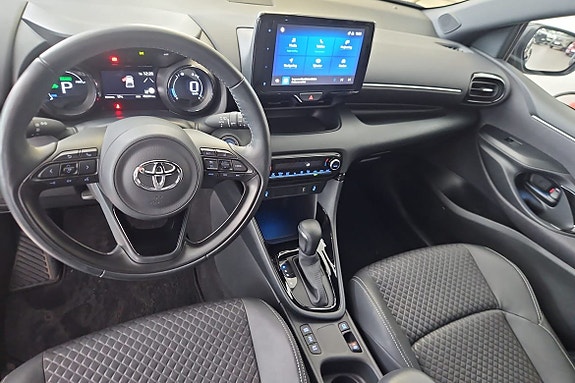 Toyota Yaris 12 of 15
