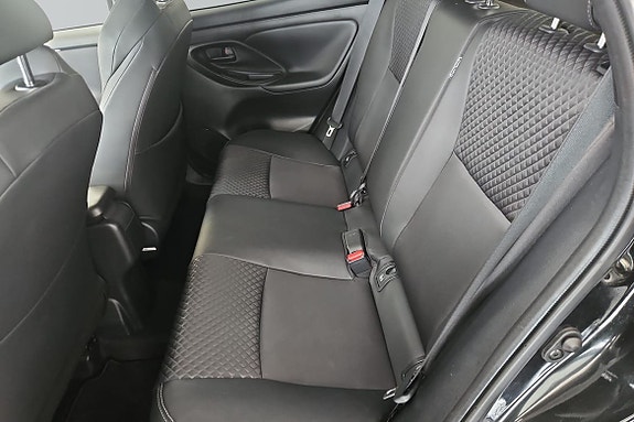 Toyota Yaris 7 of 15