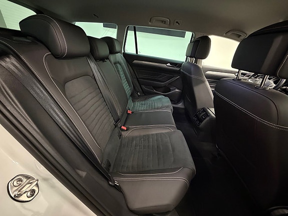 Volkswagen Passat 12 of 25