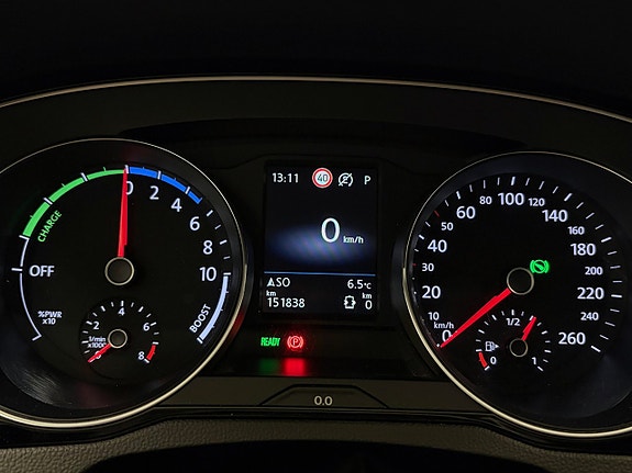 Volkswagen Passat 16 of 25