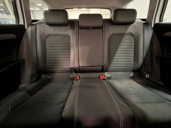 Volkswagen Passat 13 of 25